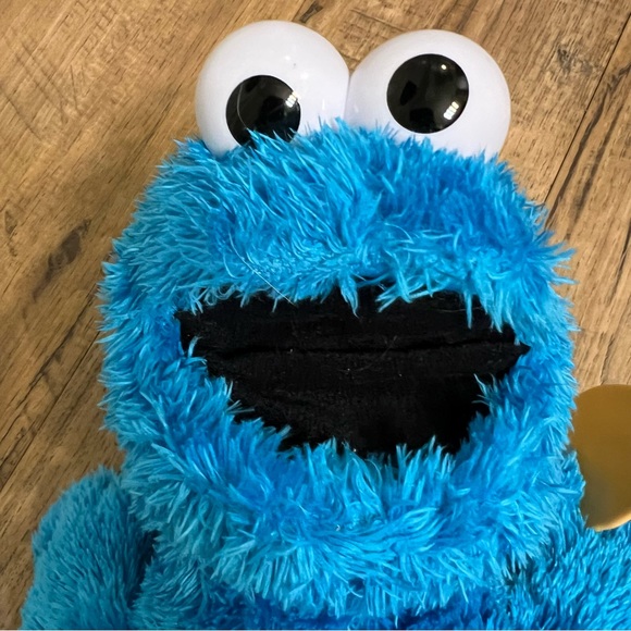Hasbro Sesame Street Talking Cookie Monster 13” Plush Works - Picture 3 of 9